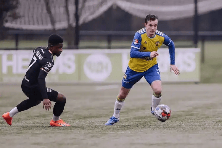 英雄联盟官方下载-太狠了！风云突变莱比锡关键时刻主帅复盘埃因霍温迎足总杯关键赛，埃因霍温赛后回应争议的简单介绍